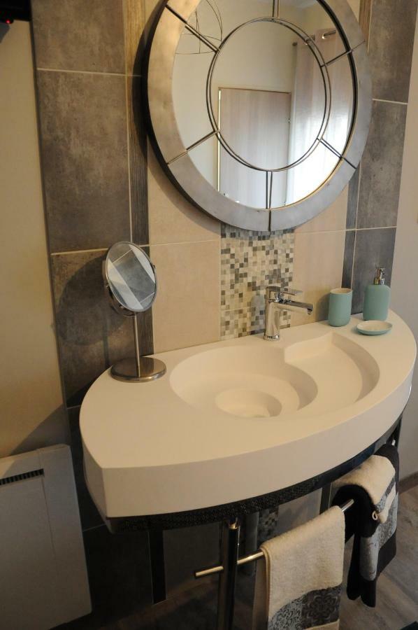 Le Nid De Sigogne Bed & Breakfast Dış mekan fotoğraf